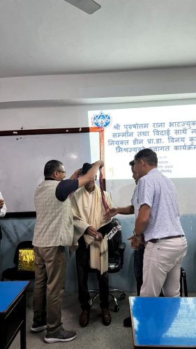 कार्यक्रम-संयोजकहरु-वाट-अवकाशप्राप्त-पुरुषोतम-सरप्रति-सम्मान-व्यक्त