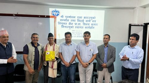 कार्यक्रम-संयोजकहरु-वाट-अवकाशप्राप्त-पुरुषोतम-सरप्रति-सम्मान