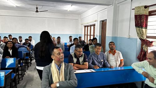 कार्यक्रम-सञ्चालन-हुदै-गर्दा को तस्विर
